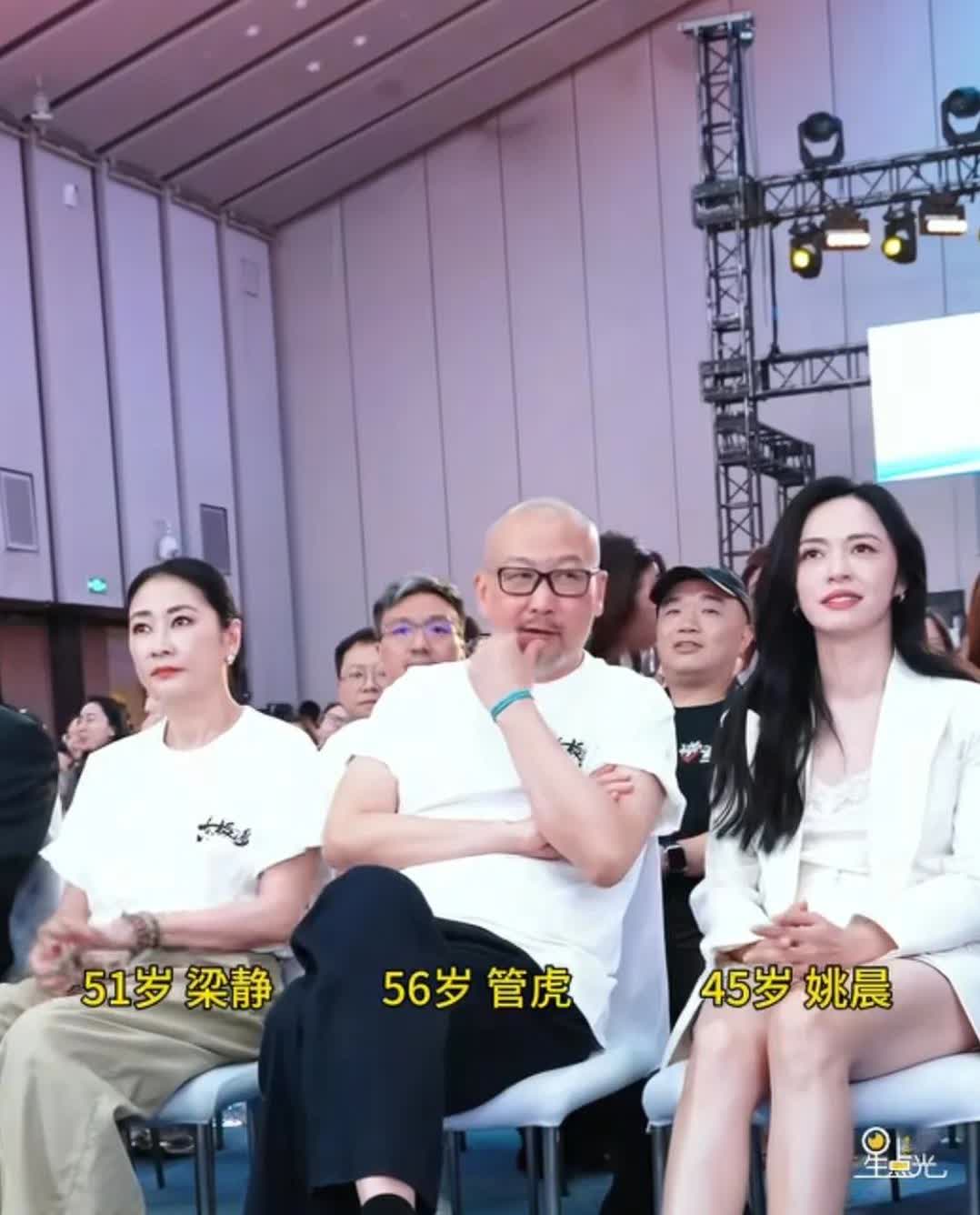 管虎这个逗比把老婆晾在一边[灵光一闪][灵光一闪] 姚晨怎么越看越好看，端庄大气