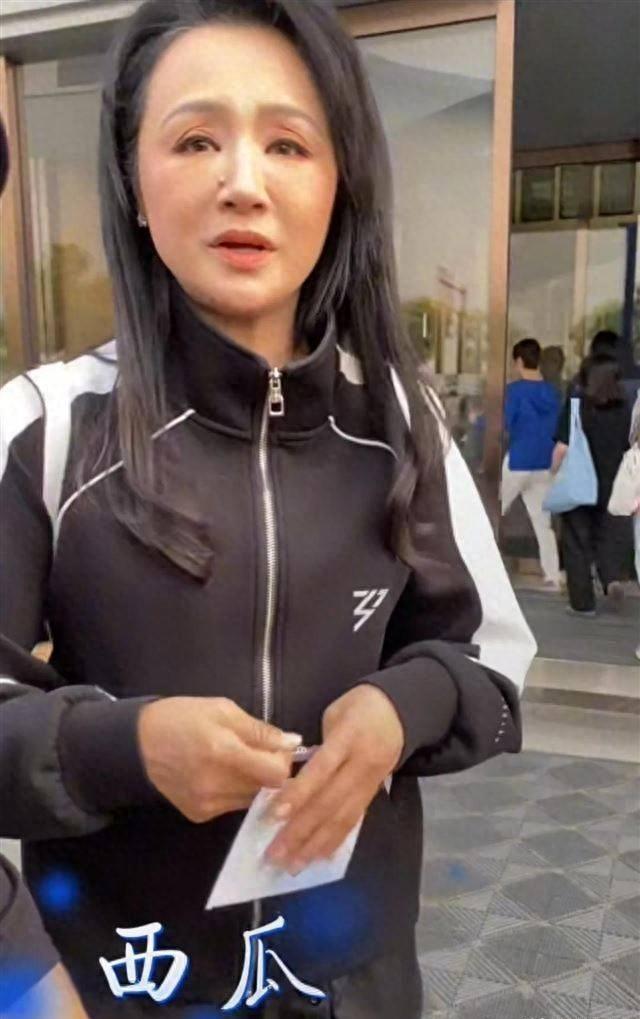 曹颖51岁患癌8天付出带货，成交4800万，最害怕儿子看不到