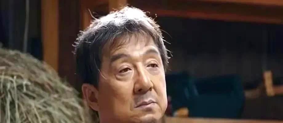 71岁成龙坦言这辈子最后悔的事。
43岁的房祖名和26岁的吴卓林本该是掌上明珠