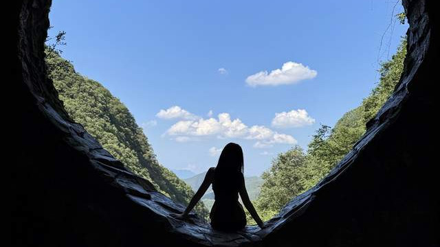 王府竹海这个镶嵌在悬崖上的天然相框，拍出你的整个世界！