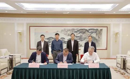 强强联合，济南联手百度打造全国首个“AI原生城市” 。
5月15日，济南市政府与