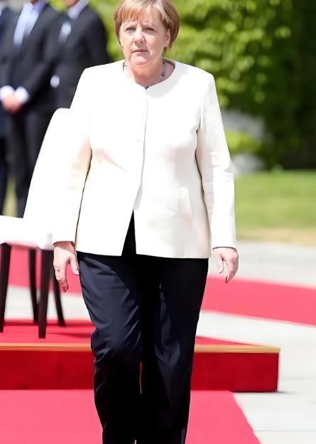 默克尔当年其实有机会终结俄乌冲突，都怪东欧四国的阻止，最终导致了这场悲剧的发生。