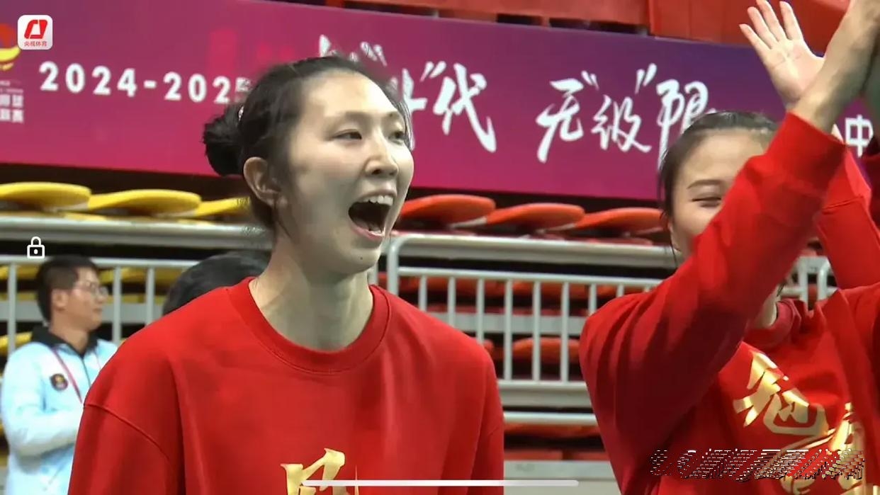 本届女排联赛吴梦洁力压李盈莹获得联赛MVP。
曾经被蔡斌点评的“你这技术已经过时