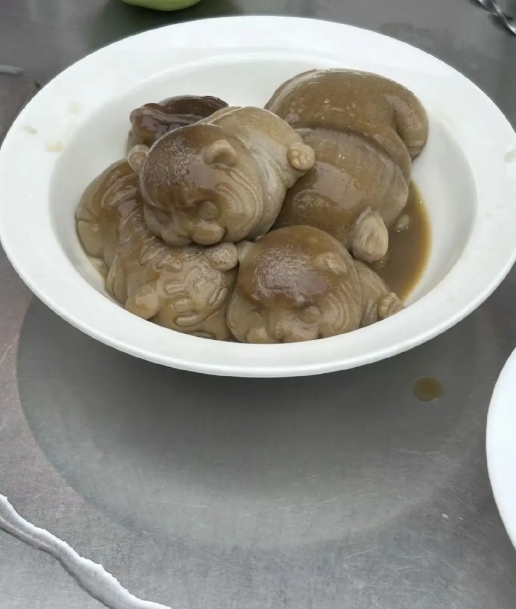 同事做的甜品 让我帮她尝一下