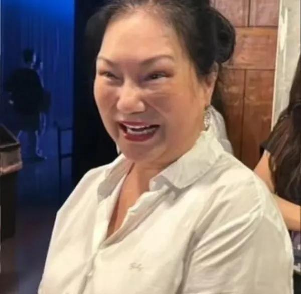 S妈又发文了！这次发文是让大S给自己托梦，要个“指示”。
S妈还在文中写到“你真