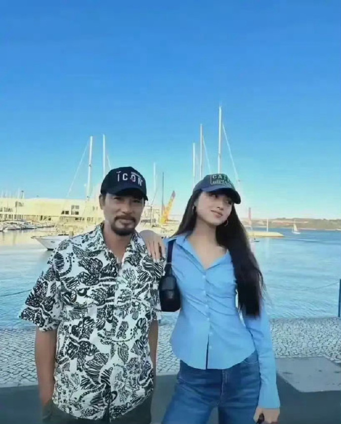 同样两个人，相隔14年。
不得不说，小棉袄变成了大美人