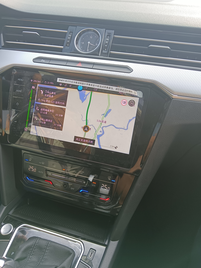 中控屏温度
新车第二天，就高速上开着导航，结果中控屏温度很高，时不时莫名其妙还来