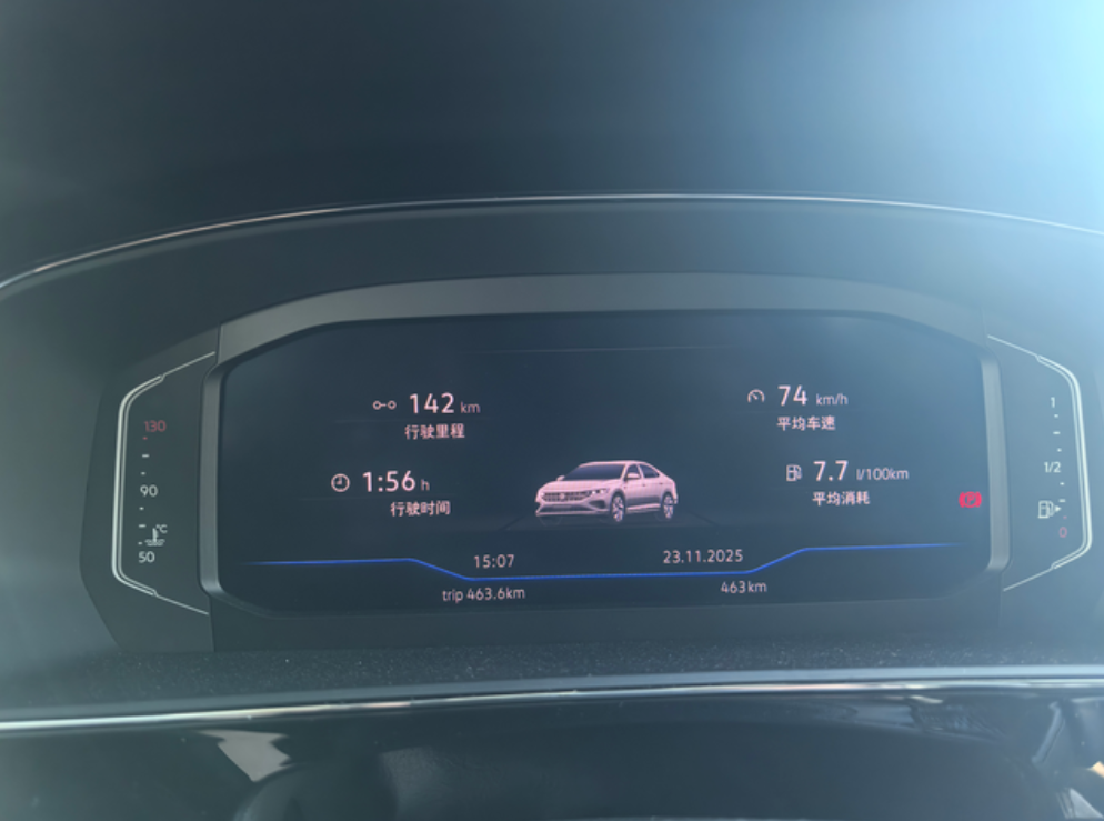 高速油耗帕萨特
还是比较满意的，动力是有的150左右稳稳当当