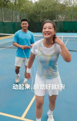 百思不得其解，贾玲为啥减肥后能把观众缘减没了！因为她说自己以前扮搞笑其实是装的，