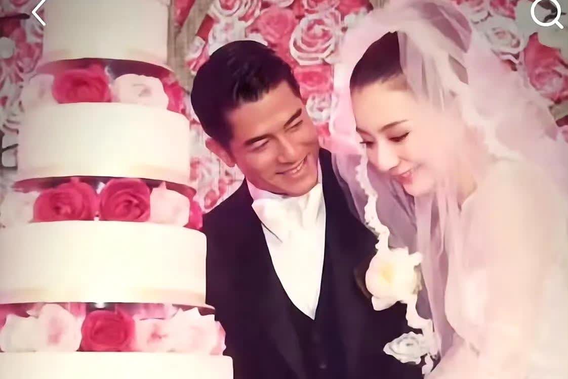郭富城婚礼现场，满心满眼都是妻子，爱意都要从眼睛里漫出来了 ​​​