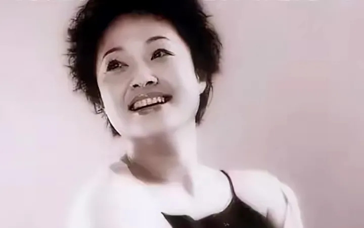 傅彪妻子张秋芳成亿万富豪











天呐！你能相信吗？傅彪妻子张秋芳