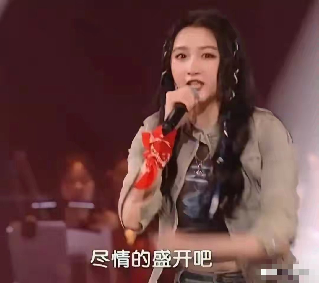 这样看起来关晓彤还真是名副其实，高大壮