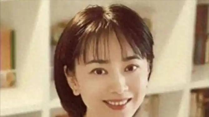 她当红时嫁小丈夫，为爱息影回归家庭，跟婆婆做朋友，如今过得如何了？