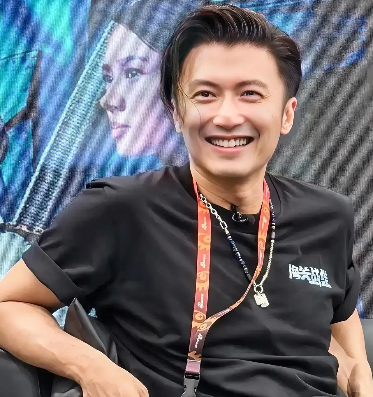 我觉得谢霆锋现在是全网最清醒的人了！
他没有继续做《锋味》，也很少出现在广告和