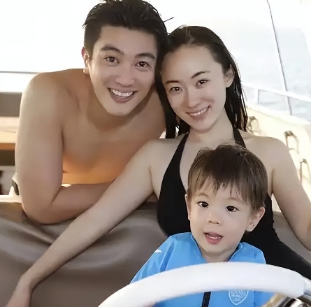 2012年，刚谈恋爱的杜江，偷偷跑到霍思燕家过夜，由于太累了，睡到第二天中午才起