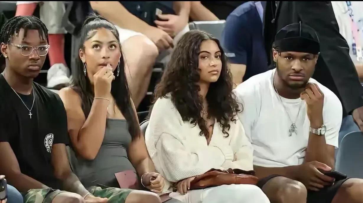 今儿个NBA可炸了锅，三件事儿让球迷们手机都刷冒烟了！ 
第一桩：太阳队更衣室彻