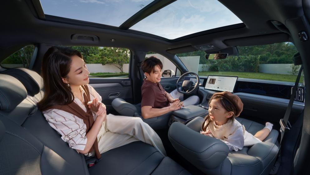 9.98万起，2026款宋L DM-i上市，纯电续航高达200km，标配云辇C！