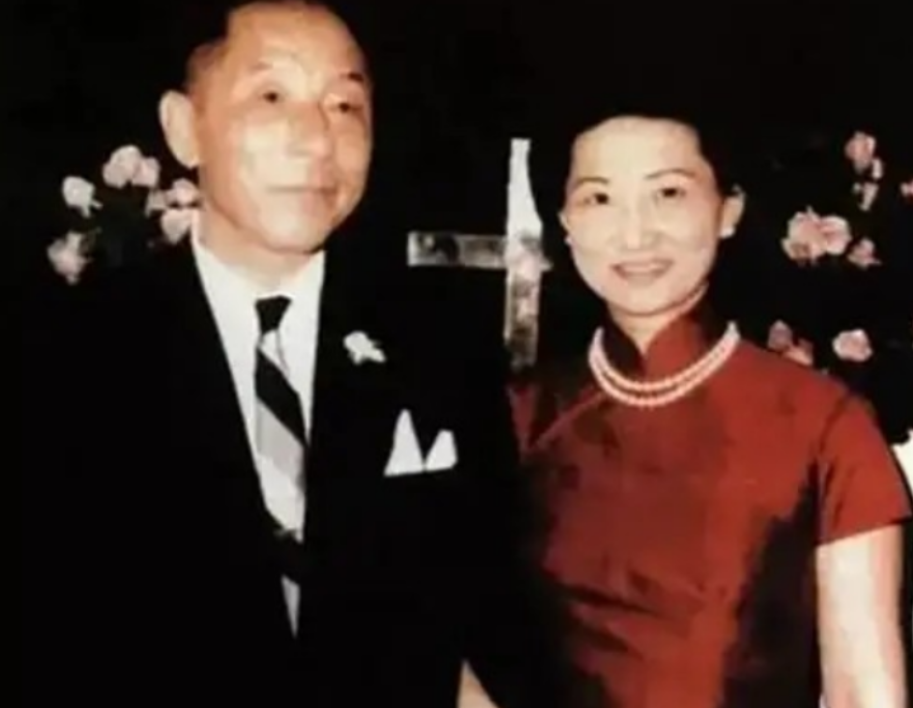 1961年，张学良被解除“管束”后，搬入在台北的新居，迎来送往日渐增多，为了方便