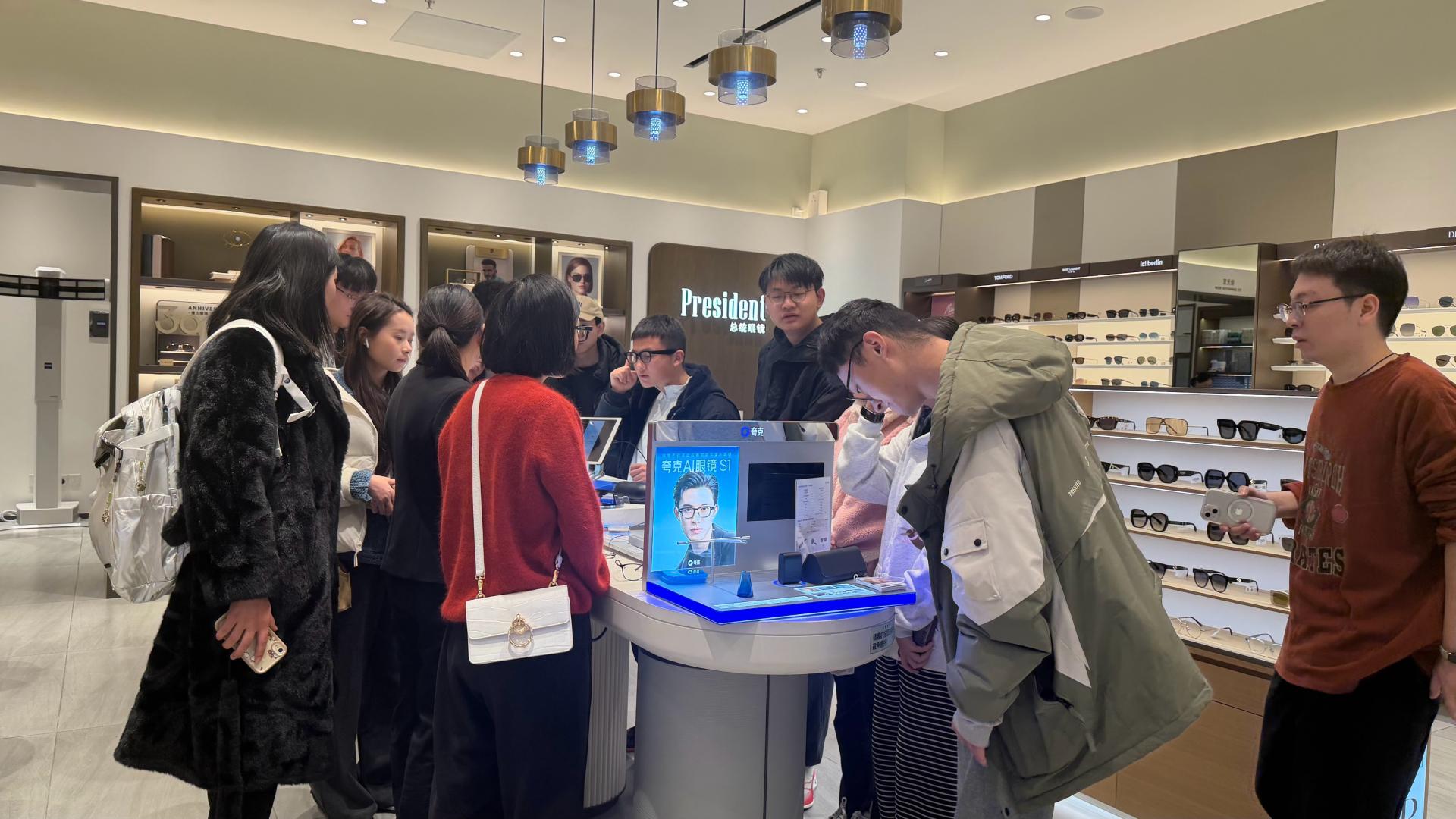 夸克AI眼镜“一镜难求”，每天上架30分钟就被抢光