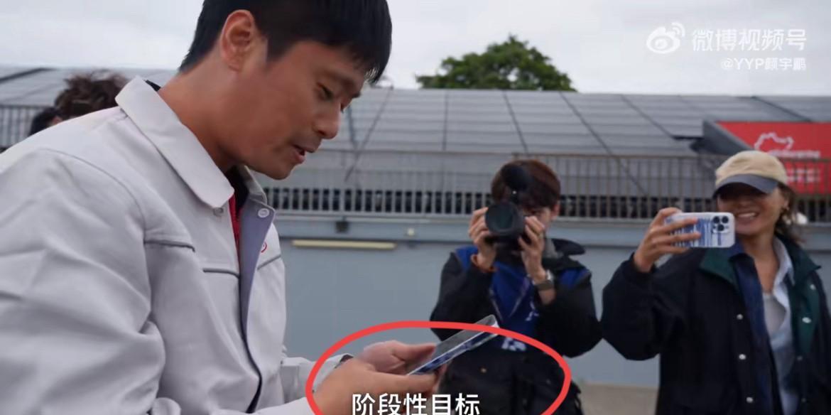 比亚迪：“世界第一！还有谁？”
友商：“你都下死手了，能还有谁？这回是真的没谁了