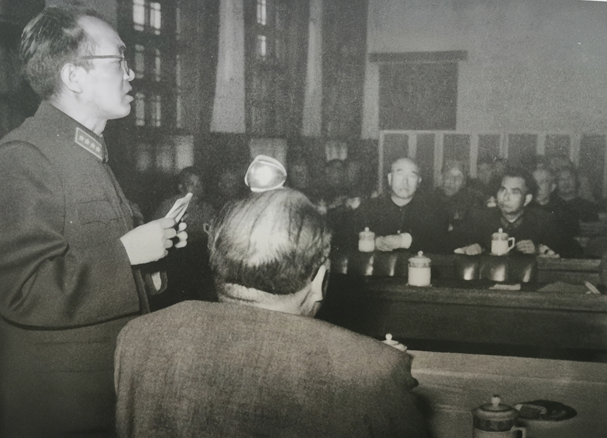1953年，彭德怀向毛主席和几位军委副主席报告军事系统高干会议议程安排和主席团名