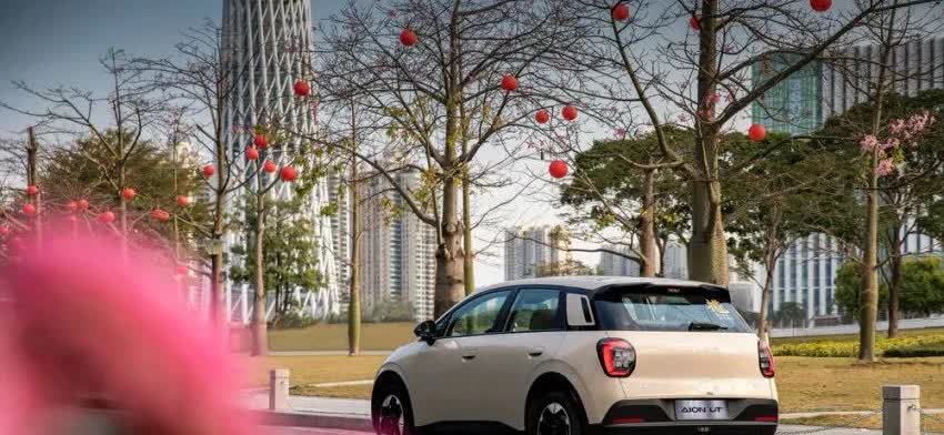 中国率先打响停售燃油车第一枪！
比亚迪—— 2023 年已停产燃油车
长安汽