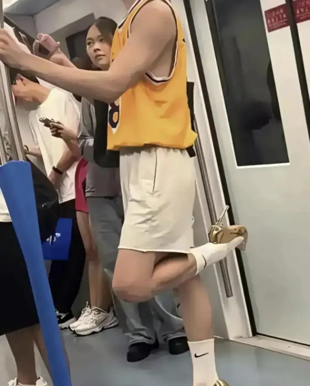 穿高跟鞋不累吗？[看]