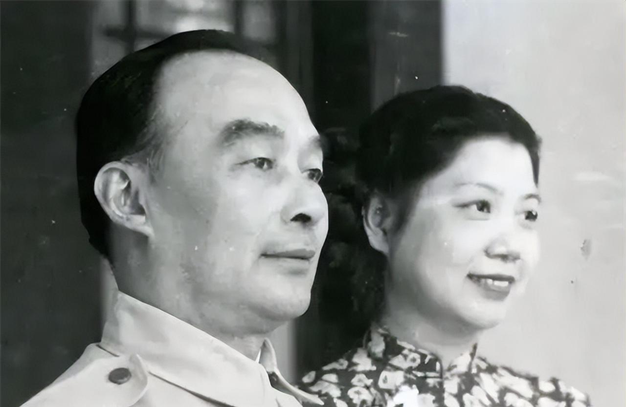 1947年，51岁的胡宗南将军和美女特工叶霞翟结婚了，而结婚的第二天，胡宗南就把
