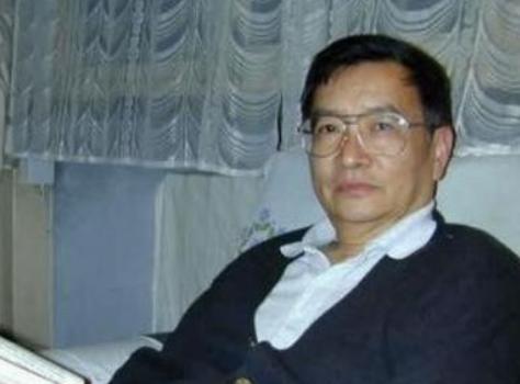 1969年，37岁梁从诫被下放江西劳动，妻子周如枚立刻提离婚，还给儿子改名换姓，