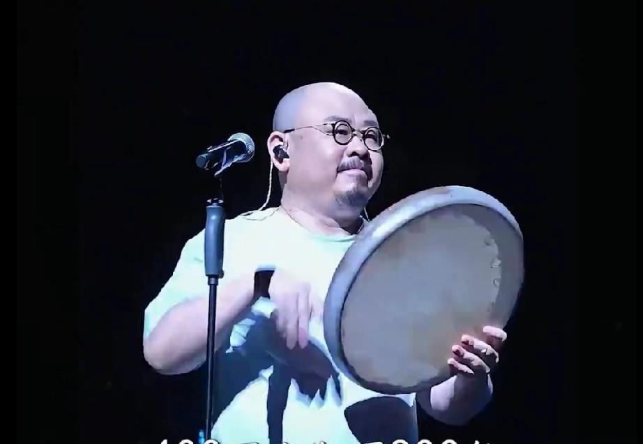 400万人挤去新疆看演唱会？当地居然这么干！
刀郎新疆演唱会火到离谱，上海歌迷包