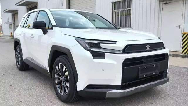 全新一代丰田RAV4荣放，外观焕然一新，三种动力，本田CR-V同级别