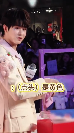 范趣町“嘉期如愿”限定盲盒太惊喜！亲签小卡+毛绒吧唧一键解锁，无瑕疵美貌暴击，新