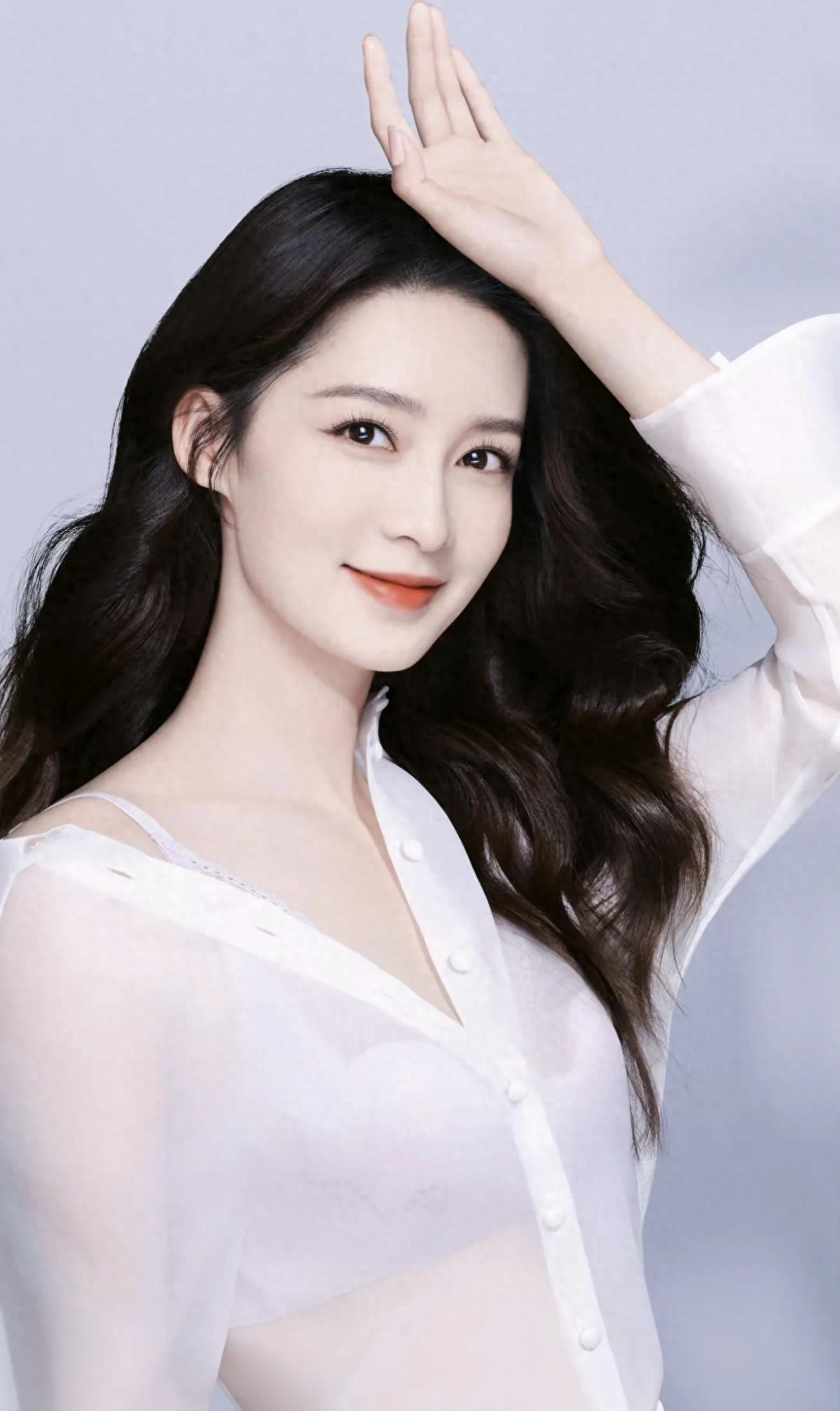 影视女星李沁写真：清新明丽、公主气质

