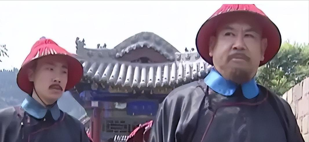 三藩之乱时，最让人迷惑的是陕甘的王辅臣，坐拥八万雄兵，然后找两边要好处，要到的都