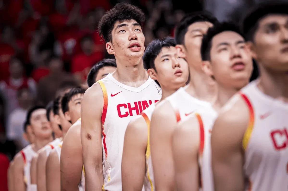 惊险过关！中国男篮胜韩国晋级亚洲杯四强！
在刚刚结束的2025男篮亚洲杯半决赛上