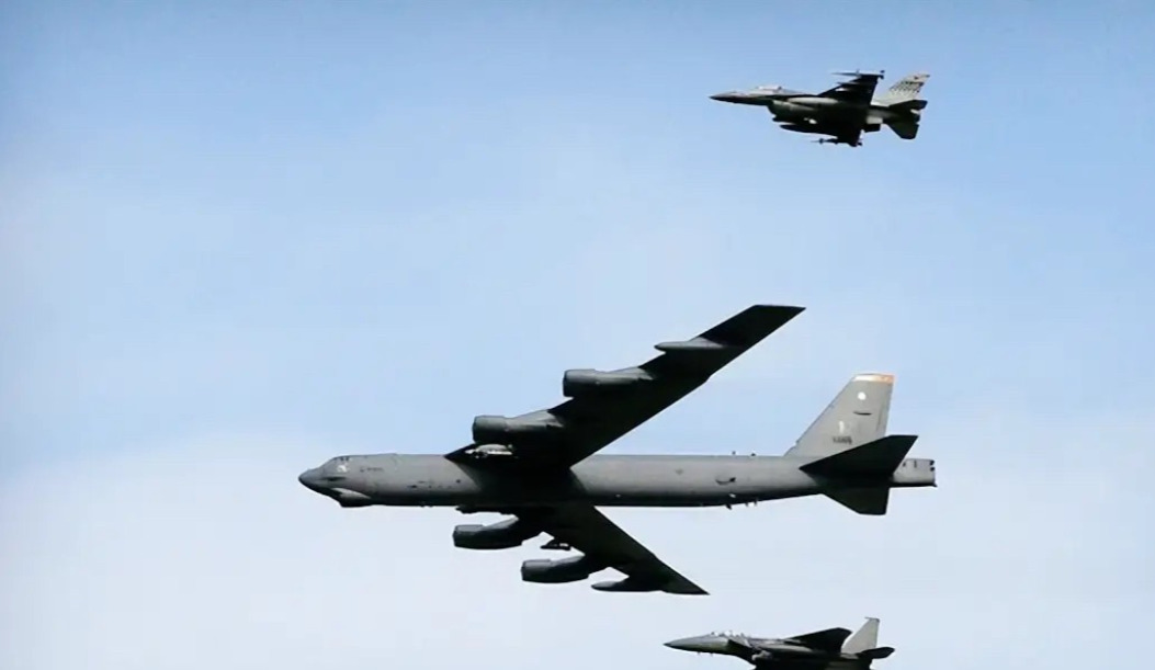 美军轰炸机抵近朝鲜半岛











太气人！美军又来朝鲜半岛搞事，这回