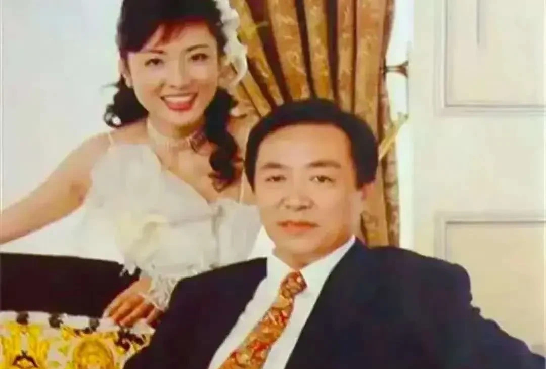 周涛现任丈夫是真有钱











周涛老公到底多有钱？听说身价百亿！不