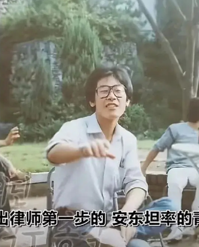 金惠景当年的决定太睿智了！

1989年，身为律师的李在明通过相亲认识了弹钢琴的