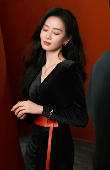 刘诗诗工作室新发的这波造型也太美啦。