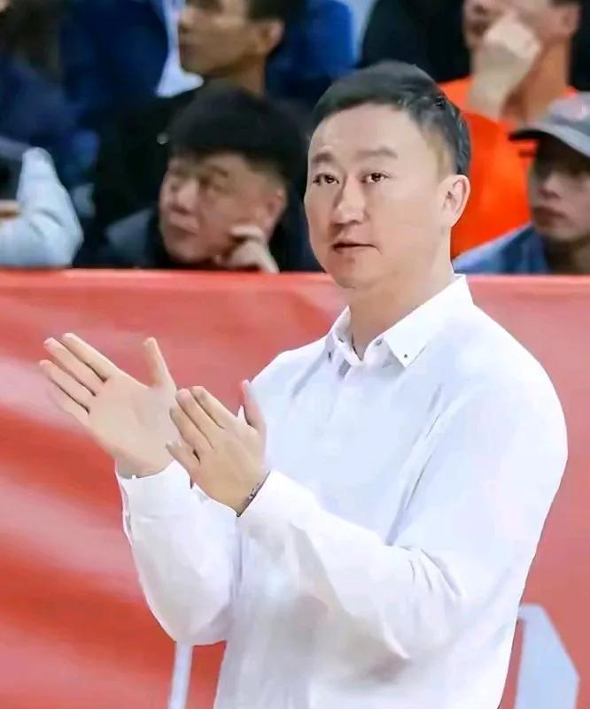 看过CBA总决赛，给我留下印象最深的球队不是北京和广厦，也不是辽宁和山西，而是刘