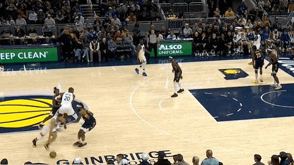 库里送出本场第5记失误，步行者打出一波9-0追至2分