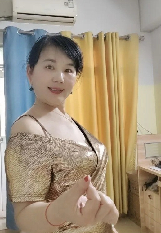 阿姨把你放心上，你把阿姨放网上。