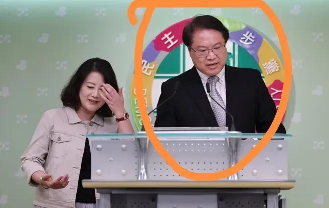 林右昌，民进党秘书长，绝对够资格上榜“顽固台独分子”
726大罢免，25：0败绩