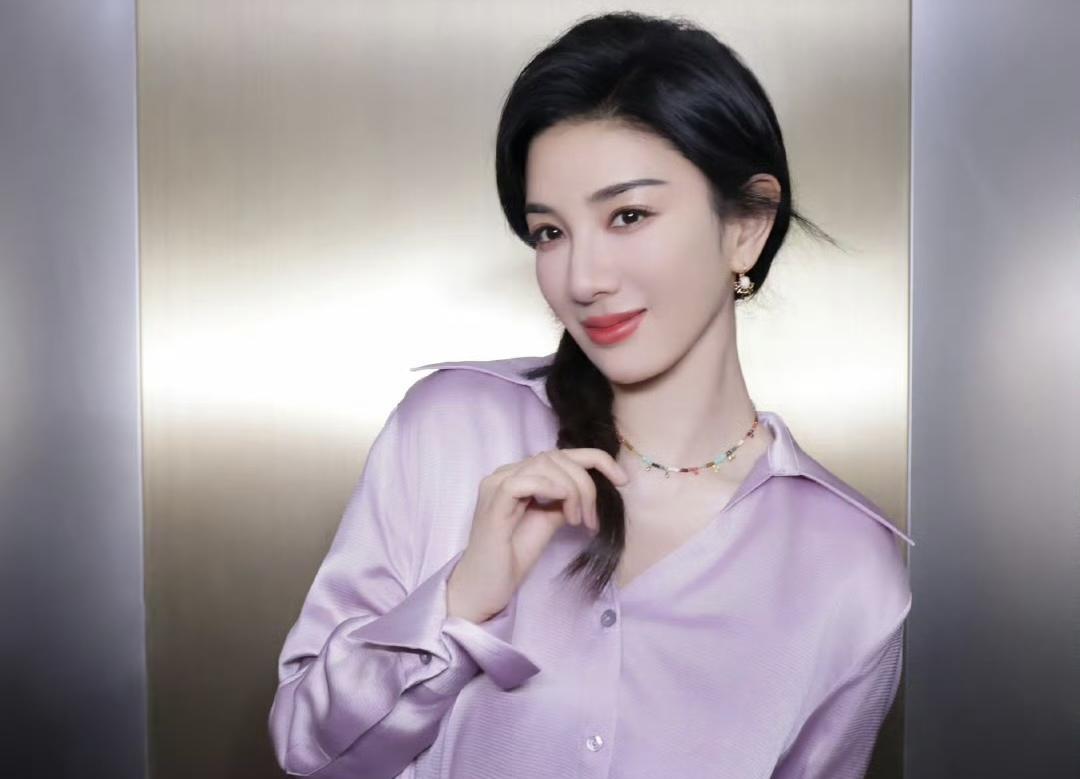 黄奕是真敢说啊！
胡歌、唐嫣、马伊琍、辛芷蕾演了王家卫的《繁花》，又红出新高度。