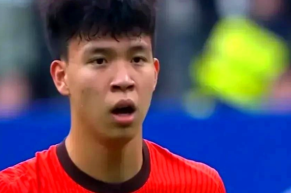 中国男足1:0巴林赛后球员表现评分，王钰栋最高！

王钰栋8.6分（依旧是前场最