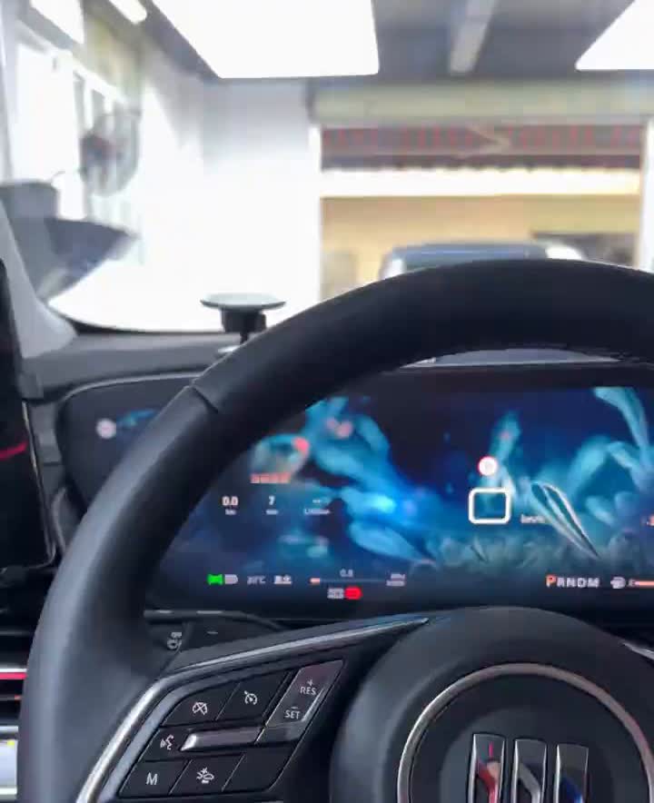 盘点昂科威车上很多车友不知道的隐藏小功能。
大家都知道菜单的图标是可以移动的，