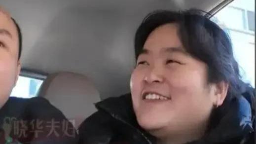 晓华成春晚御用发型师，花棉裤直接穿进央视，省裤直接变“国裤”