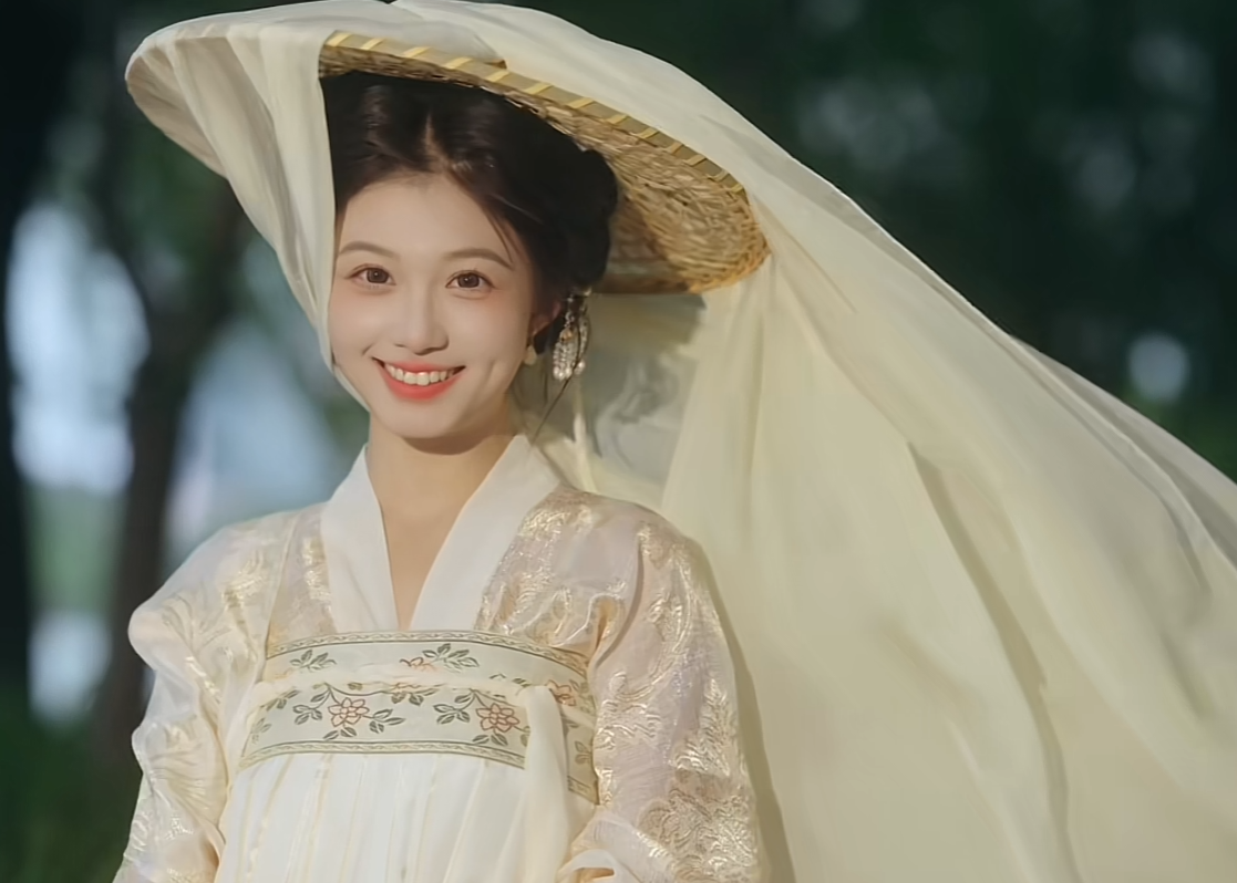 这种才是男主小时候一眼倾心，年少有成想寻找的姑娘。内娱的导演你知道吗！！！！！