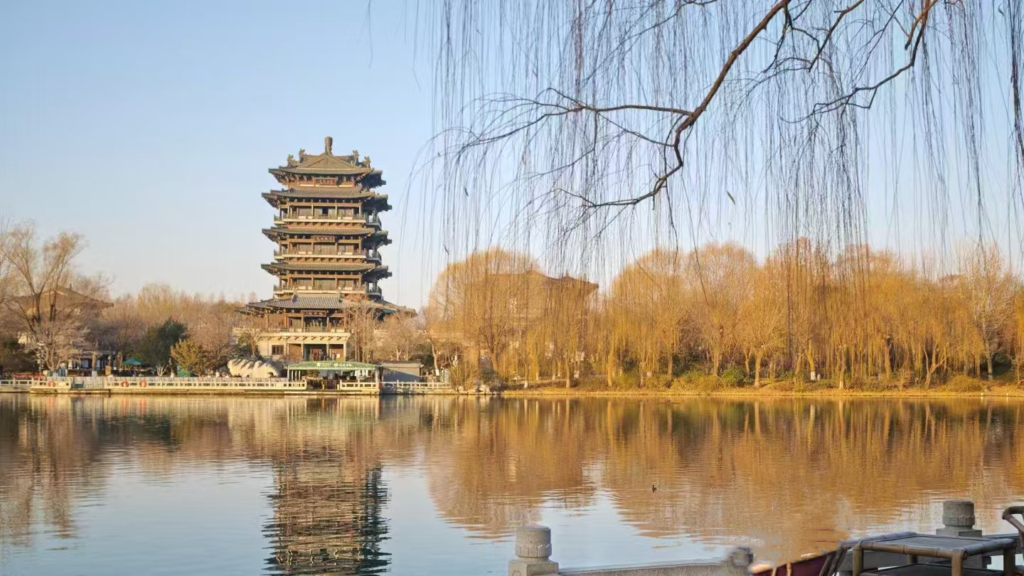 莫问前程歌一曲，晚霞伴奏唱搀扶——岳守平原创诗三首