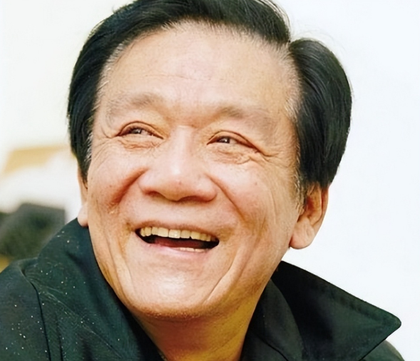 2007年，侯耀文刚去世，戴志诚就迫不及待地与他的前妻，也就是他的“师婶”袁茵结